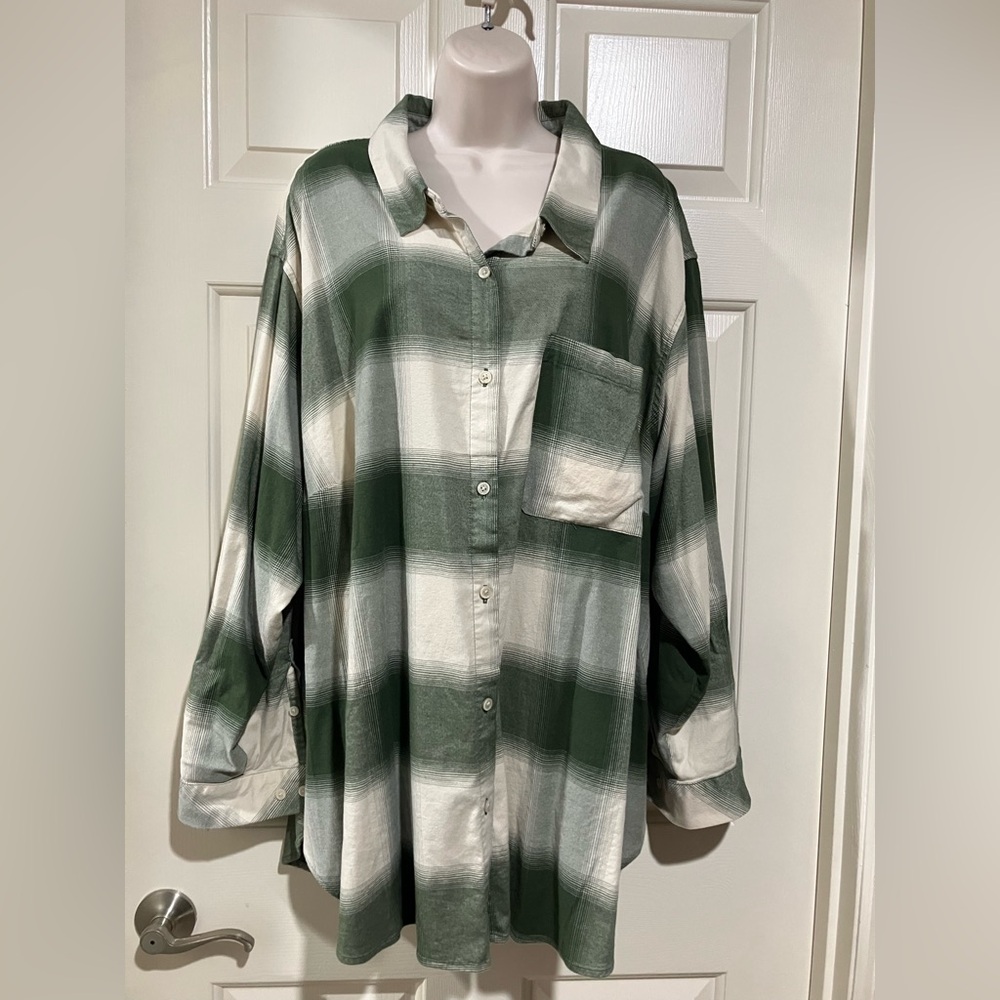Ava Viv woman size 3X button down shirt